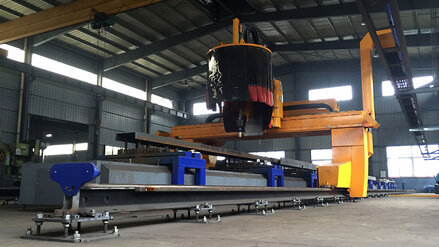 ProfileCut zur Trägerbearbeitung bis 900 mm Kantenlänge und einer Arbeitsfläche von 24 m