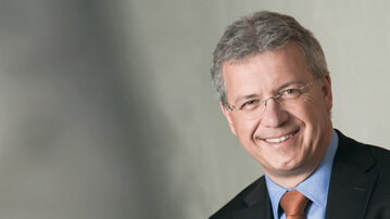 Markus Ferber, Mitglied des Europaparlaments, unterstützt Initiative der MicroStep Group®