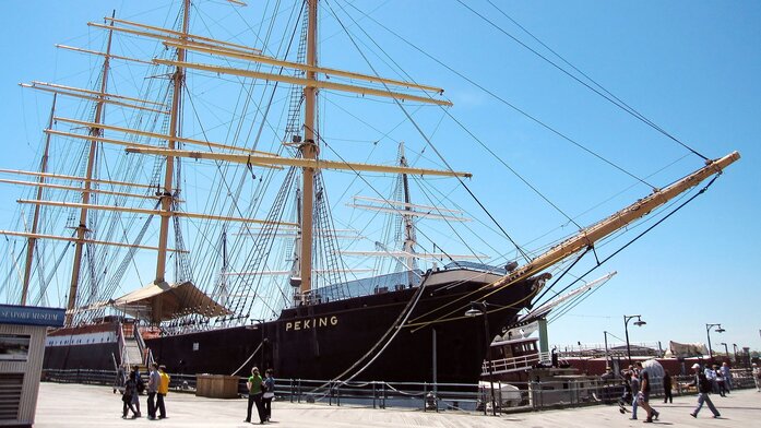 Das Segelschiff "Peking" 2010 in New York