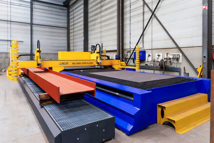 Plasmaschneidanlage zur Bearbeitung von Blechen und Profilen